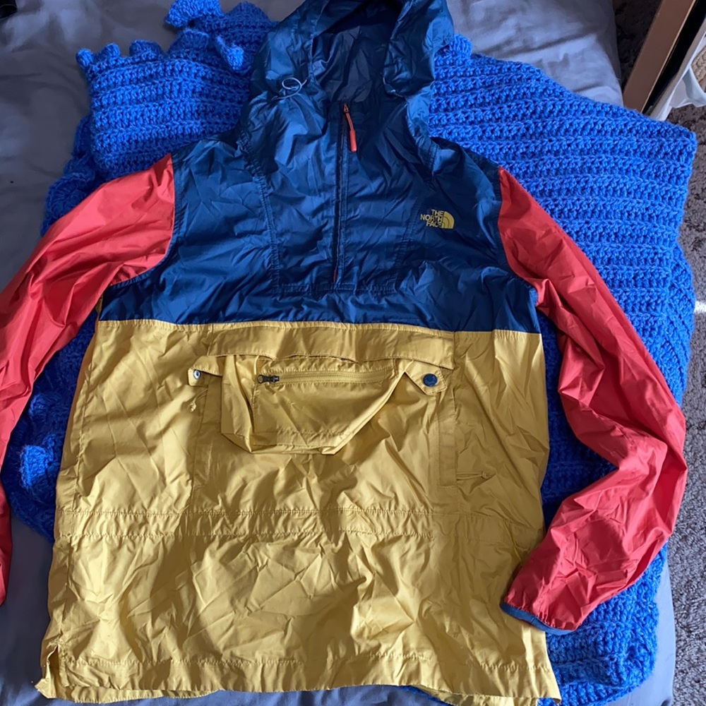 women’s North Face windbreaker - Picture 2 of 4